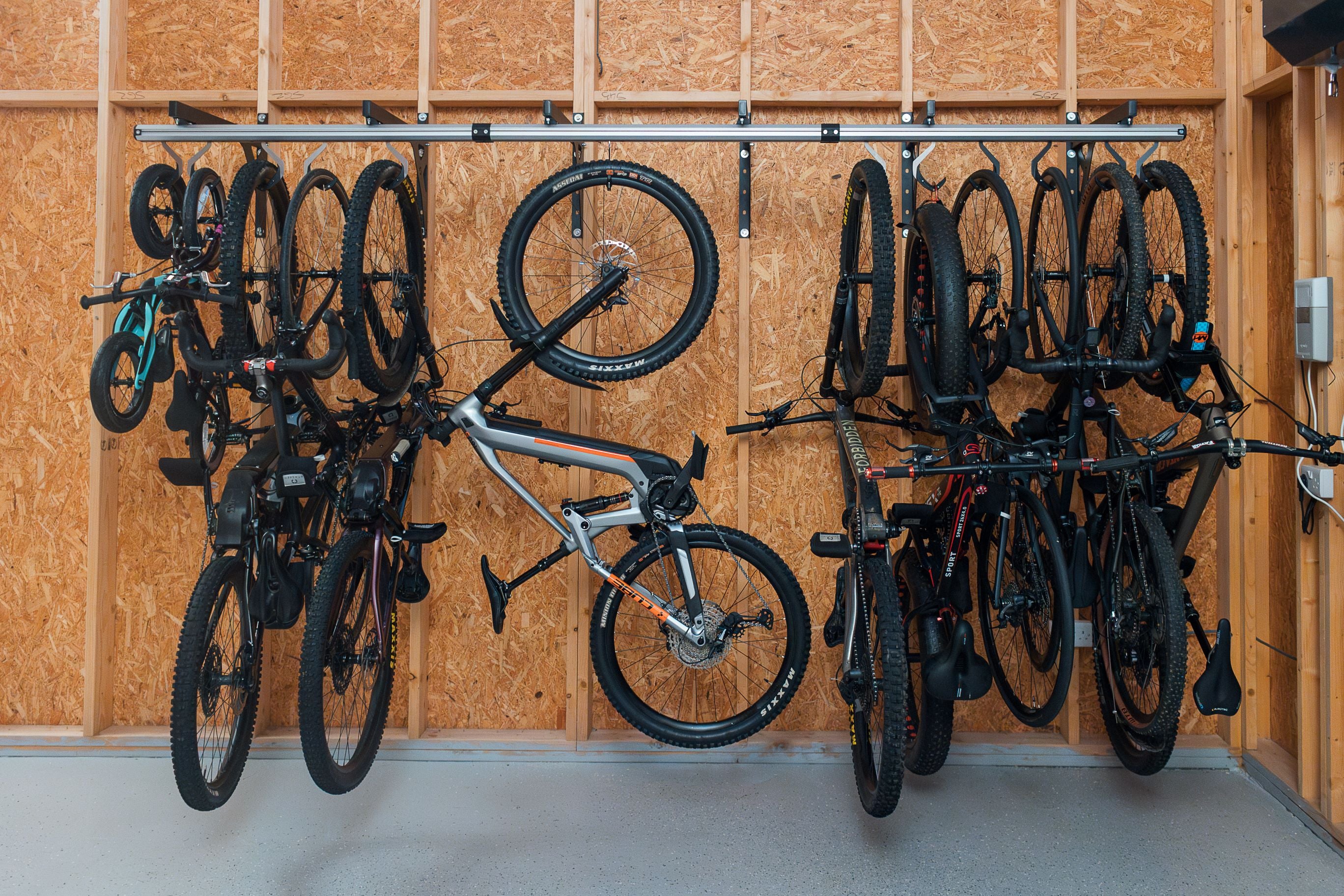 Soporte para bicicletas reciclado: no más problemas de espacio  Soportes para  bicicletas, Almacenamiento de bicicletas, Ganchos para bicicleta